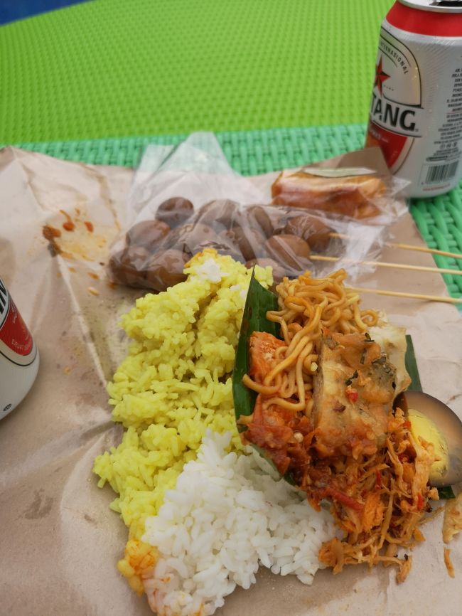 うずらの卵のサテ　これなかなかうまいんです。<br />朝ビールに合いますよ。<br />ターメリックライスが売り切れたので白飯を足してくれました。<br />ハーフ＆ハーフ？(*^-^*)<br />