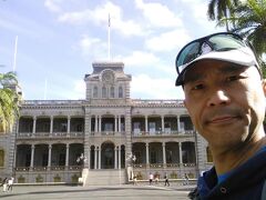 9:51　イオラニ宮殿です。

5回目のハワイ旅行ですが、こちらも間近で見るのは初めてです。

建物内の見学はしませんでした。