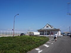 　西戸崎駅から、折り返しの香椎線「DENCHA」で戻ってもいいけど、気分を変えたくて市営渡船に乗ることにしました。対岸の博多港までを、わずか15分で結ぶ「海のバイパス」です。