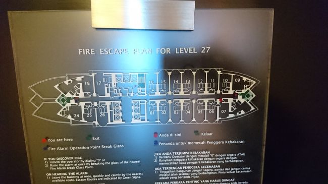 今日は保ちの悪くなったスマートフォンの<br />バッテリーを交換するために出掛けます。