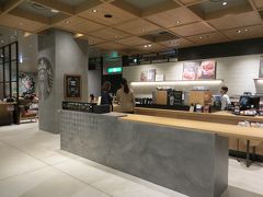 神戸BALの地下　

トイレを探して　ここまできました　

近くにスターバックコーヒーが　
ありました