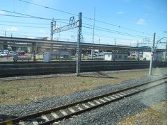 栗橋駅を通過。
新宿から東武日光、鬼怒川方面へ直通運転する特急が通るＪＲ東北本線から東武日光線へと結ばれている亘り線が見えました。
かつて、ライバル関係だったＪＲと東武が手を結んだのは画期的です。
