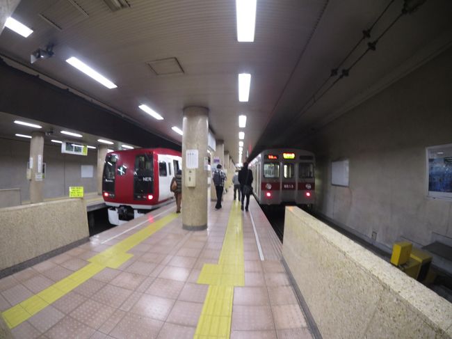 ＪＲと東急の相互直通運転。<br /><br />田園都市線に乗り入れる253系成田エクスプレス。<br />Ｎゲージでやりそうな光景がここ長野では実車で見られます(笑)<br /><br />右側の電車はもと東急の8500系。長電でも8500系として活躍しています。