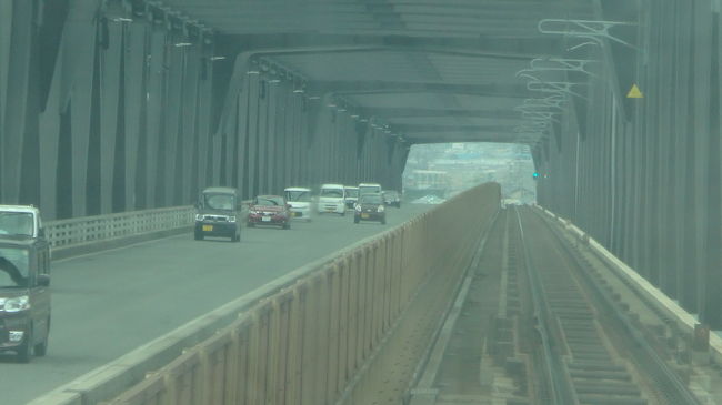 立派な橋だ。<br /><br />列車はもっとスピード上げてもいい位、快適な軌道。