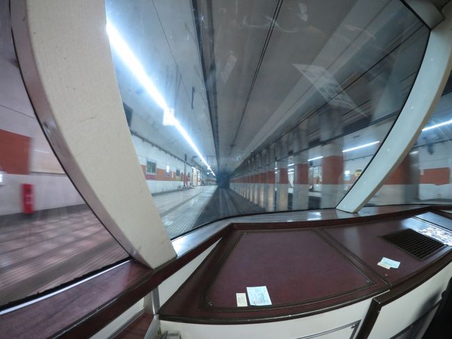 おお、地下線内もすごい迫力。<br /><br />おっさんでも展望席は楽しい。