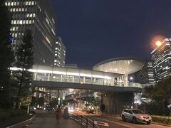 五反田から1km南東の大崎まで歩くと、辺りはすっかり真っ暗に。
