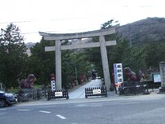 吉備津駅に戻ります。
一つ岡山寄りの一宮駅に吉備津彦神社があります。
吉備津神社と吉備津彦神社、一方の神社だけにお参りするのは「かた参り」として、両宮にお参りする習わしがあったということなのでこちらもおまいりしましょう。
吉備津彦神社は一宮駅から５分もかかりません。