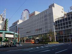 ●松山市駅

市駅界隈まで戻って来ました。
松山の中心です。
この大きな建物は、いよてつ高島屋です。
JR松山駅よりも、伊予鉄の松山市駅界隈の方が栄えています。