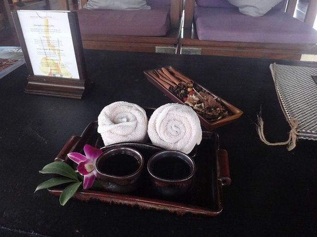 冷たいおしぼりと、ドリンクをいただいて、<br />体調の確認にチェックする。