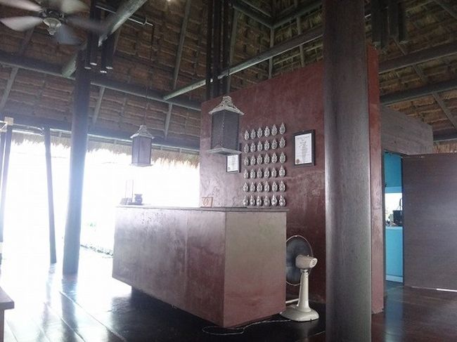 すごい逆光だけど、、、受付。<br />何日か前に、ここにきて、予約しておきました。