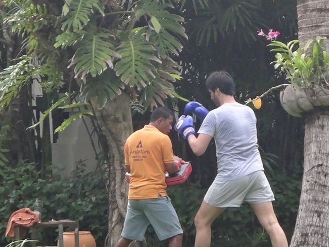 部屋へ帰る途中、キックボクシングのアクティビティをしていた。<br />ゲストが大きいから、ちょっと大変そうだった・・・<br />思いっきり、蹴ってたもん。