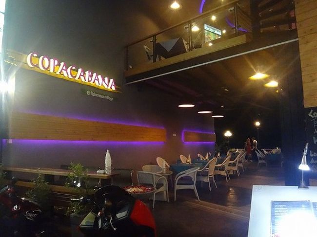 夕飯は、ボプットの入ったことのないお店にしよ～。<br />COPACABANAというお店。白い家具で、おしゃれ。