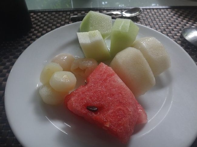 フルーツも。タイにいる間は、朝しっかり食べちゃいます。