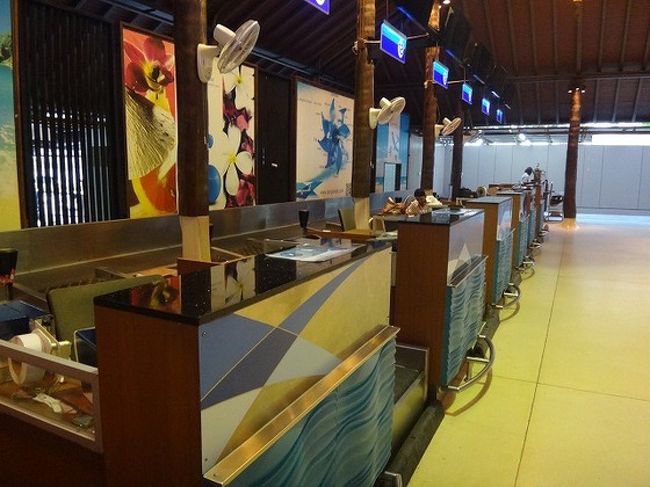 サムイ空港のチェックインカウンター。