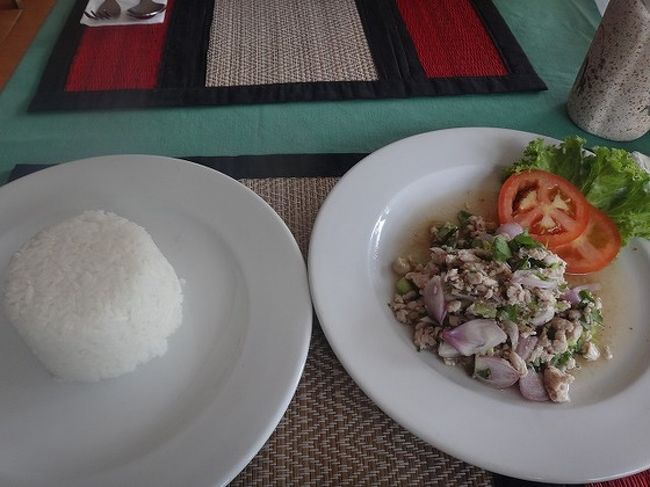 私はチキンのバジル炒め。<br />シンプルだけどおいしかった。