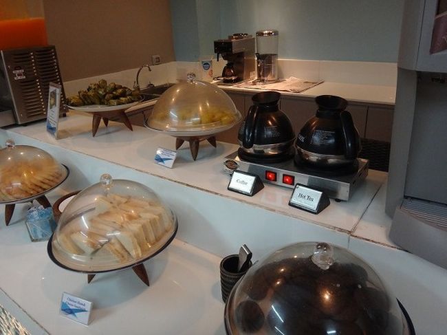 サンドイッチやカップケーキやパイなどあります。