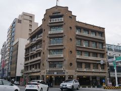 林百貨店の全景
当時の建物を再現してあるだけあってレトロ！