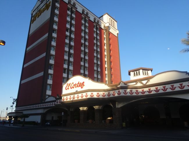 客は地元の人が多いっす。<br />人種が入り乱れていて面白いよ。