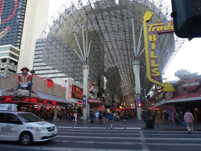 ダウンタウンはこれですね。<br />夜になるとショーが始まります。