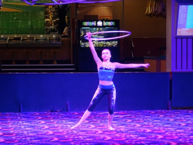 無料のサーカスを楽しむ。