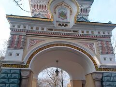 ホテルから徒歩でスヴェトランスカヤ通りまでのんびりお散歩。
ニコライ二世凱旋門、アンドレイ教会、C-56潜水艦など一つの公園にまとまっております。
