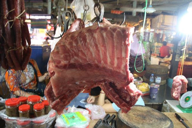 吊るされたお肉