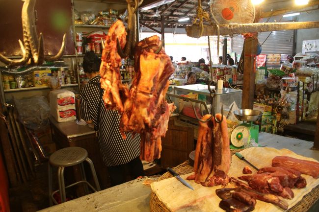 吊るされたお肉