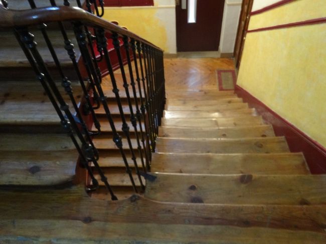 スペインのホテルは古いんです。