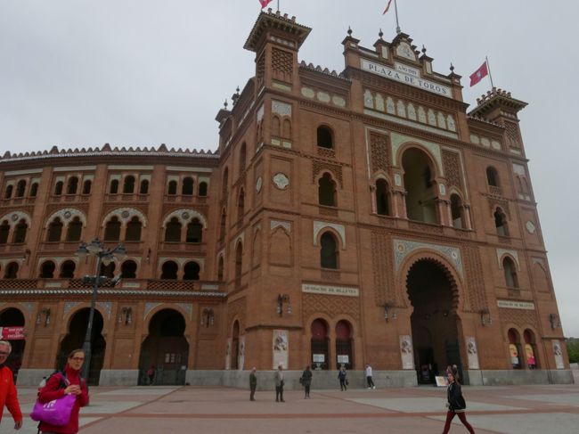 闘牛場。やってなかった。