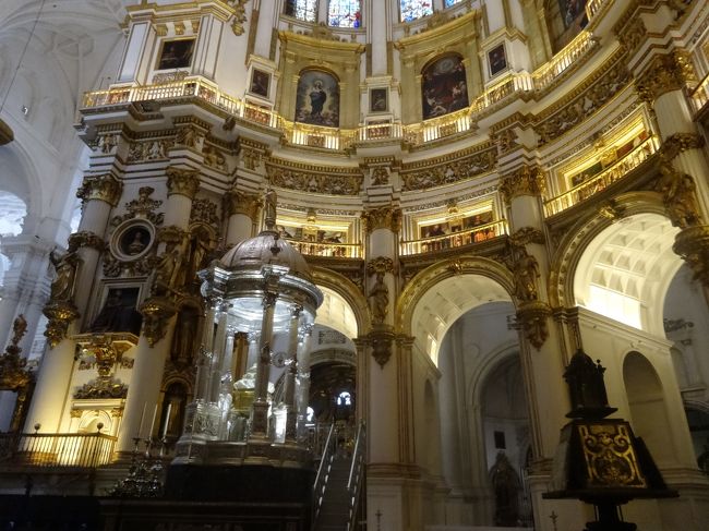 グラナダの教会。リッチだ。