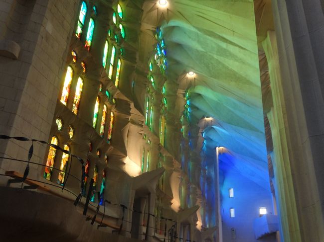 サクラダファミリアは中がすごい。