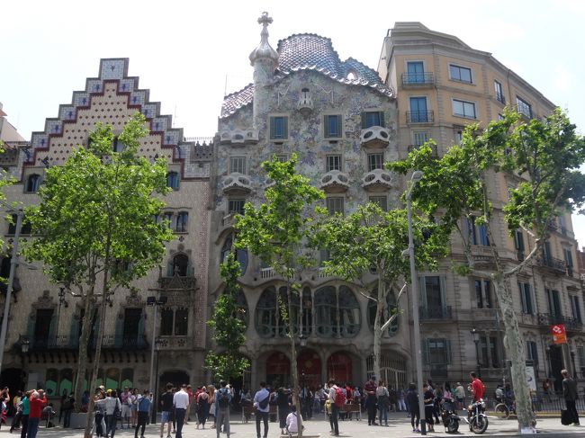 ガウディの家っぽい。