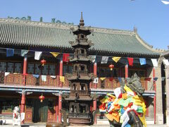 ah, forgot the name of this temple...
Dazhao temple, got.