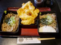 夕食は出雲そばのお店に連れてきてくれました。
『三色そば』割子・イカ天・とろろ
そばはスルスル入るのど越しのいいそばでした。
イカ天が大きいボリューミー 
サクサクで美味しかった。


