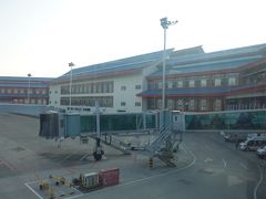 麗江空港到着
小さいけどチベット風の可愛い建物でした。