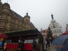 ローテンブルグのマルクト広場で開催されていました、クリスマスマーケットの様子