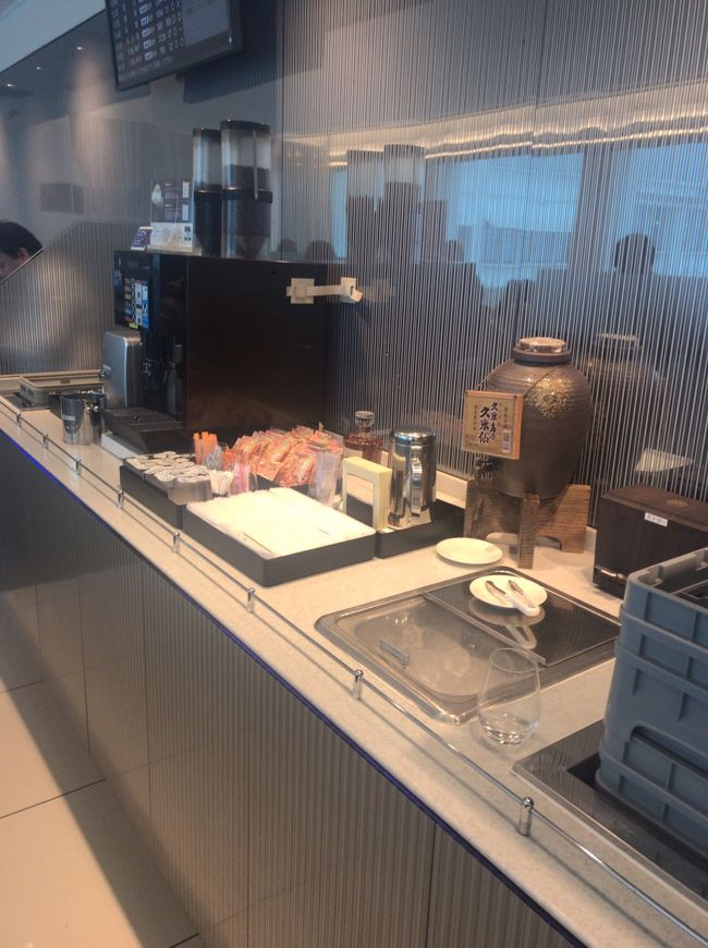 あとはＡＮＡラウンジ定番のおかきのスナックのみ<br />今年2019年秋にリニューアル予定あり、ＡＮＡ最上級のダイアモンド会員のみが使用できる「ANA SUITE LOUNGE」と併設され広さが1.8倍となるそうです。<br />リニューアル後のラウンジを楽しみにしています。