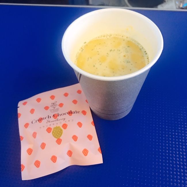 温まるためにポタージュを追加注文<br />いつも添えてくれるチョコレート菓子も美味しい