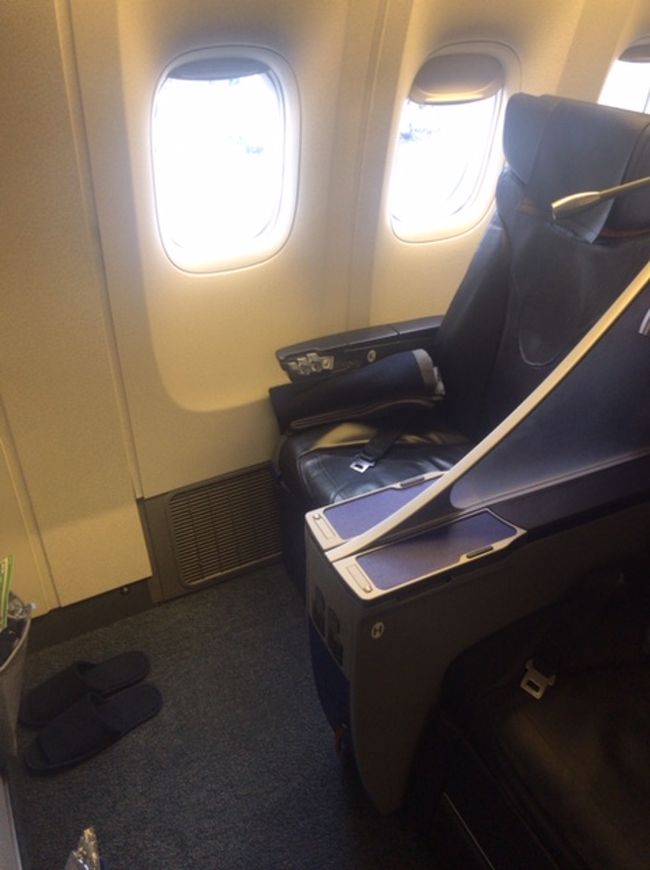 今回利用したのシートは1H<br />最前列なので足元が広くて行きのエコノミークラスより疲労度が全然違いました。