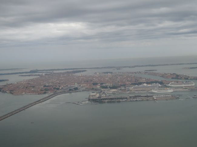 ベネチアに着陸。