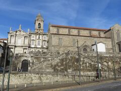 ボルサ宮殿の左の方へ

サン・フランシスコ教会(
Igreja Monumento de São Francisco) <http://ordemsaofrancisco.pt/en>