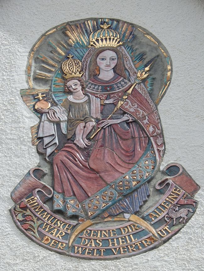 入り口上部の壁絵