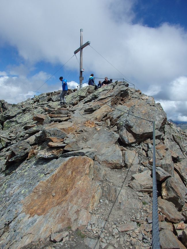 ヴルムコーゲル山頂の十字架はもうすぐそこに