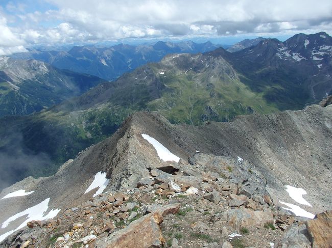 ヴルムコーゲル山頂の十字架からの眺め