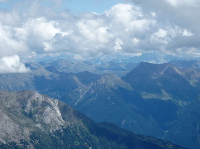 ヴルムコーゲル山頂の十字架からの眺め