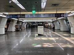 5分程歩いて駅に到着です。
この駅はAREXの他地下鉄の5号線と9号線が乗り入れている様です。