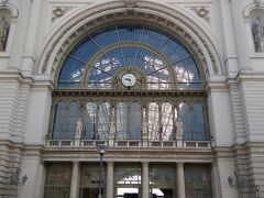 ブダペストのメイン駅（東駅：Keleti）の正面。