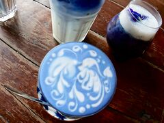 【ブルーホエールカフェ】

写真の様に、「おおおっ～～なんじゃ、こリャぁぁ～!!」というビジュアル......

まるで、ウェッジウッドのティーカップじゃんかぁぁ～！