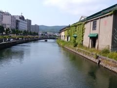 この橋の上が小樽で1番の撮影ポイント。小樽のポスターなどは、ここで撮ったものが使われることが多いのだそうです。