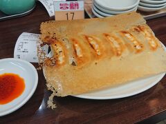 最後にめんめんの羽根つき餃子です。
香蘭のネギ餃子が食べたかったんですが、本日定休日でした…。
次回にします。